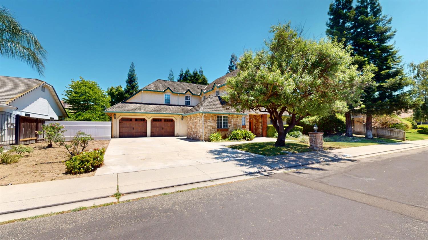 782 Shadowbrook Ln, Manteca, CA 95336