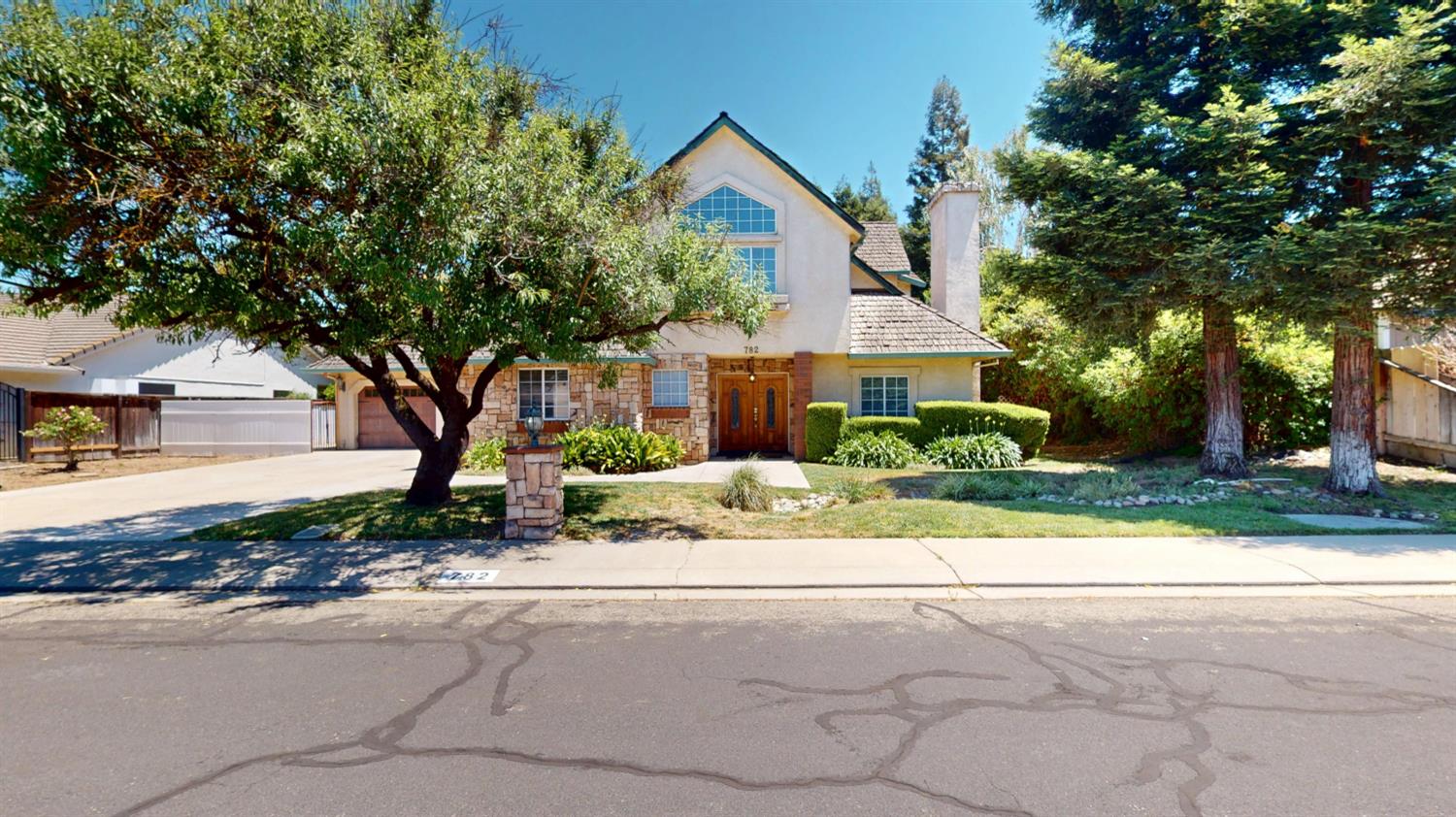 782 Shadowbrook Ln, Manteca, CA 95336