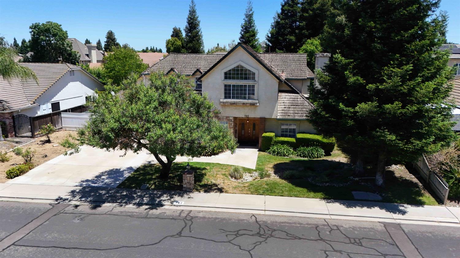 782 Shadowbrook Ln, Manteca, CA 95336