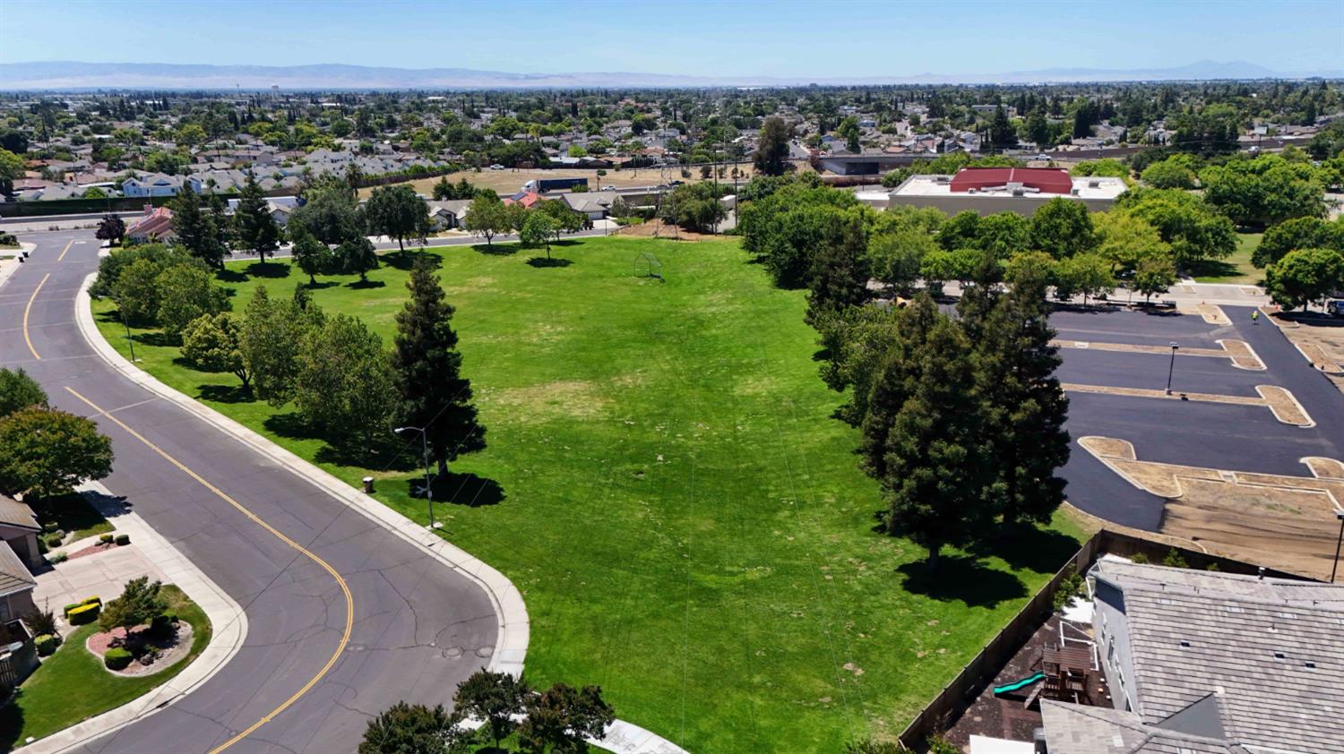 782 Shadowbrook Ln, Manteca, CA 95336