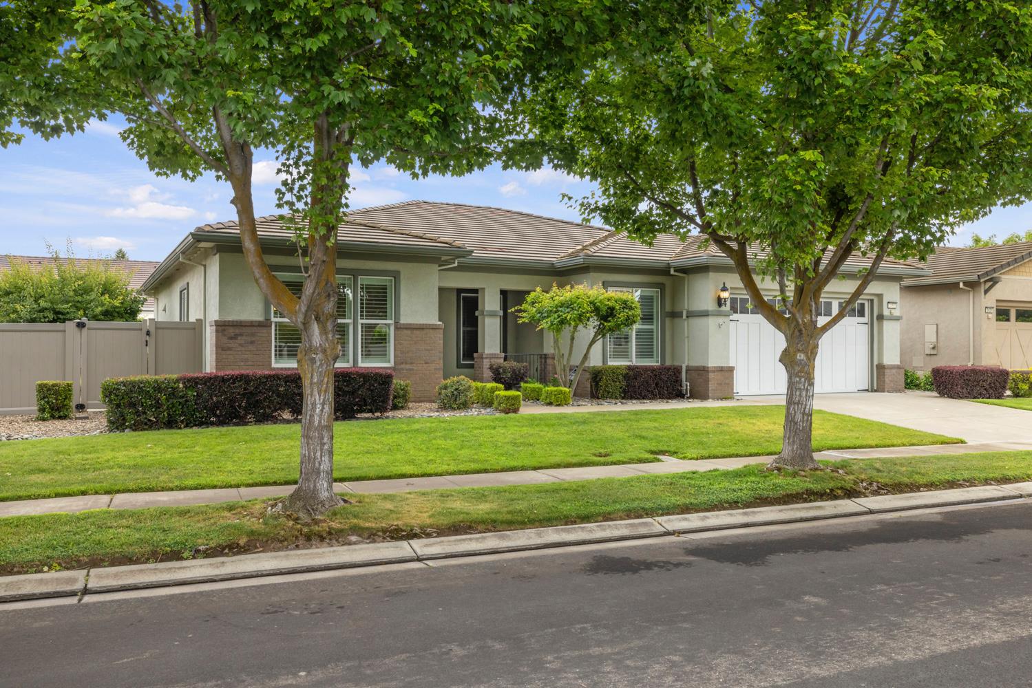 2452 W Belle Glade Ln, Manteca, CA 95336
