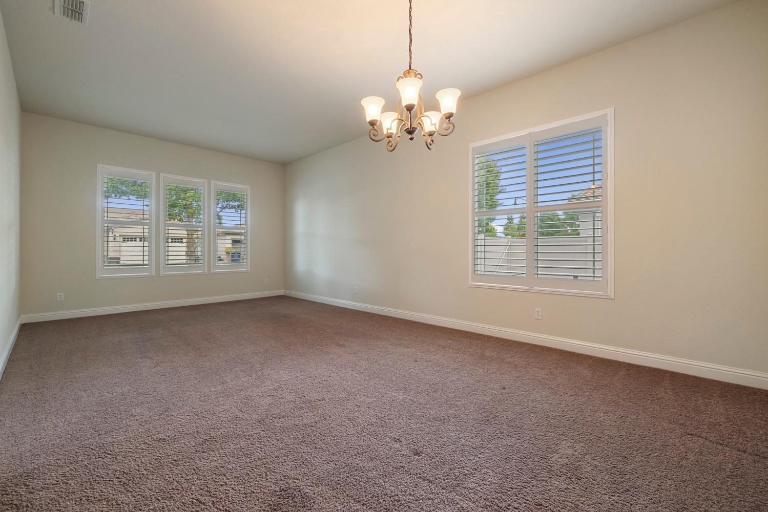 2452 W Belle Glade Ln, Manteca, CA 95336