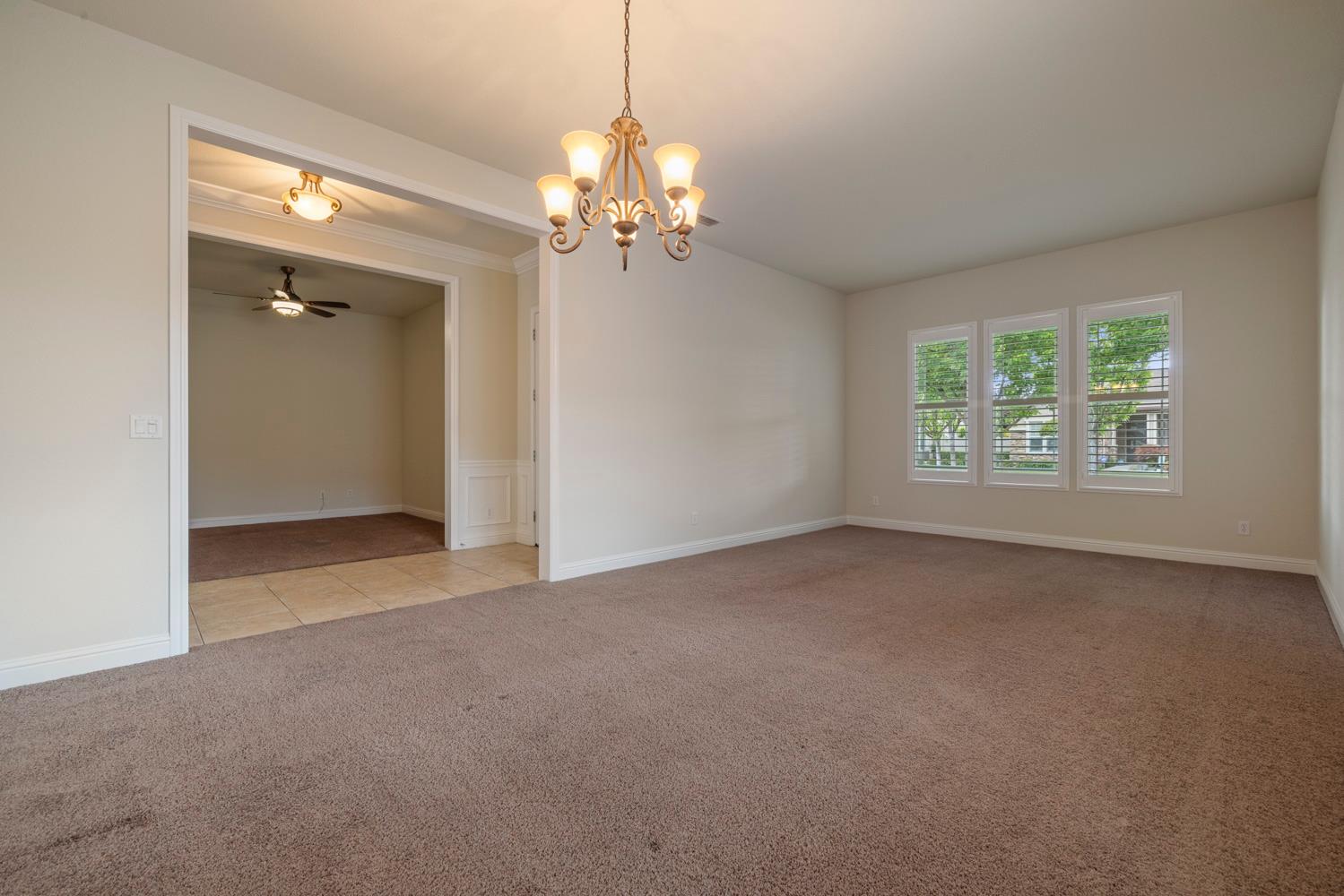2452 W Belle Glade Ln, Manteca, CA 95336