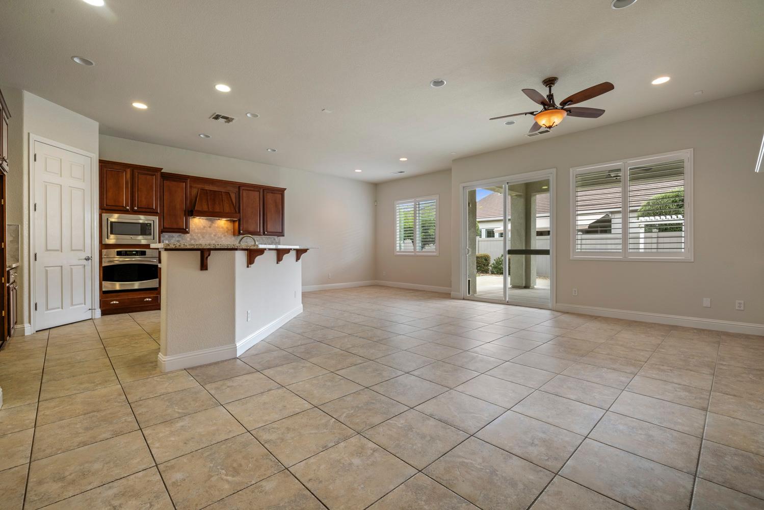 2452 W Belle Glade Ln, Manteca, CA 95336