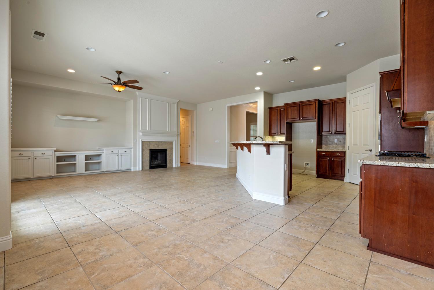 2452 W Belle Glade Ln, Manteca, CA 95336