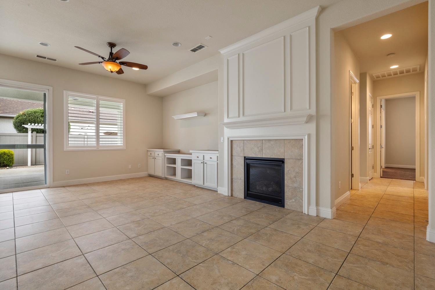 2452 W Belle Glade Ln, Manteca, CA 95336