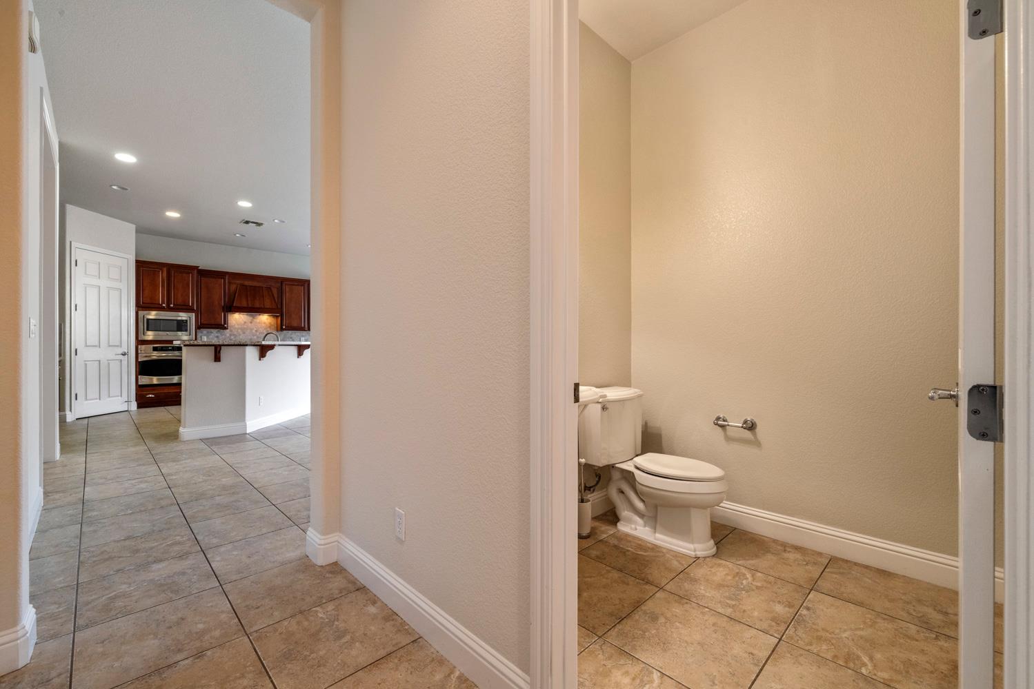 2452 W Belle Glade Ln, Manteca, CA 95336