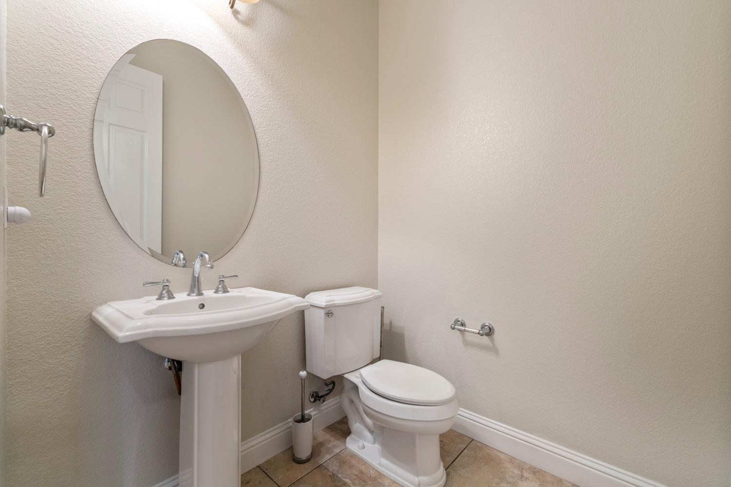 2452 W Belle Glade Ln, Manteca, CA 95336