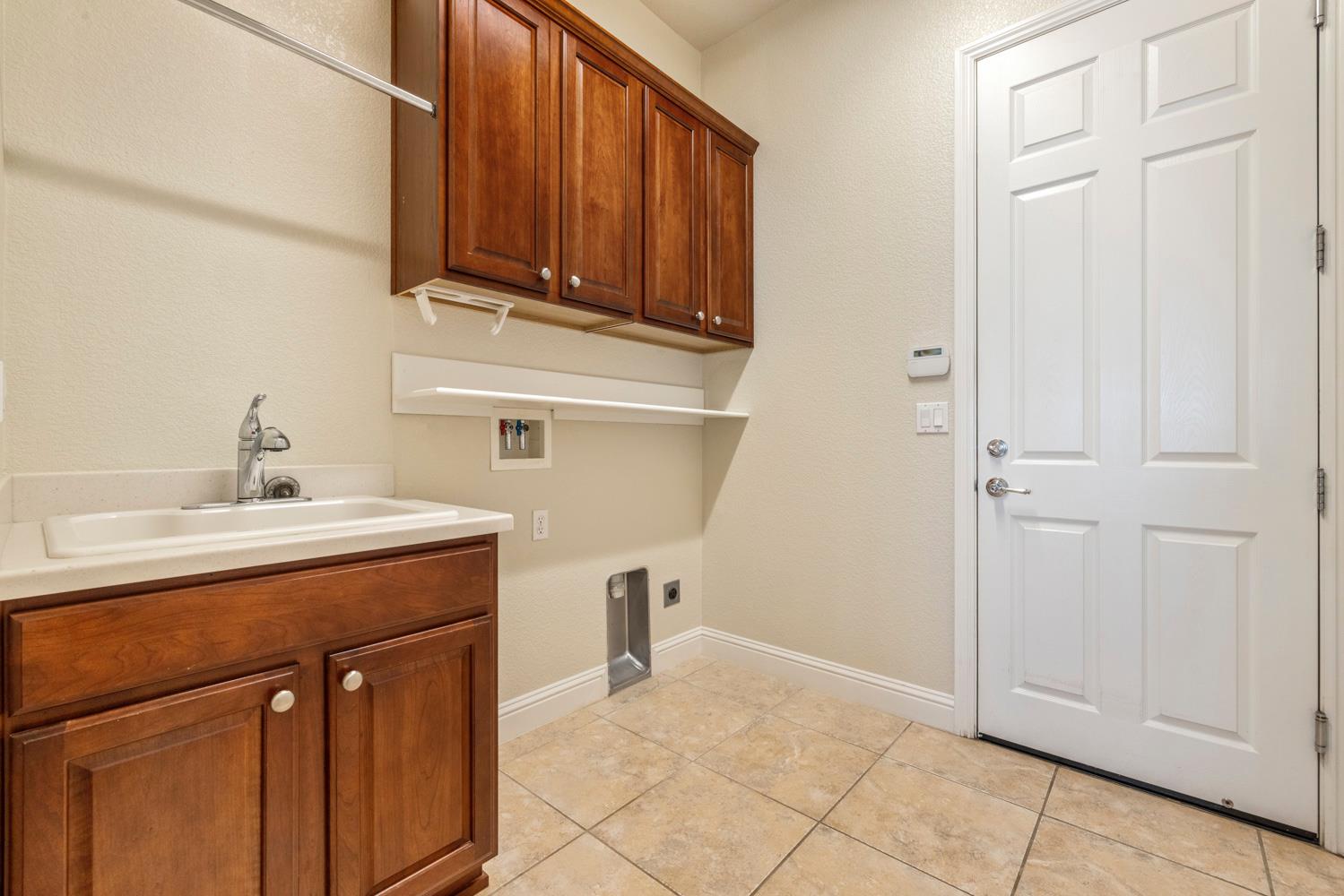 2452 W Belle Glade Ln, Manteca, CA 95336