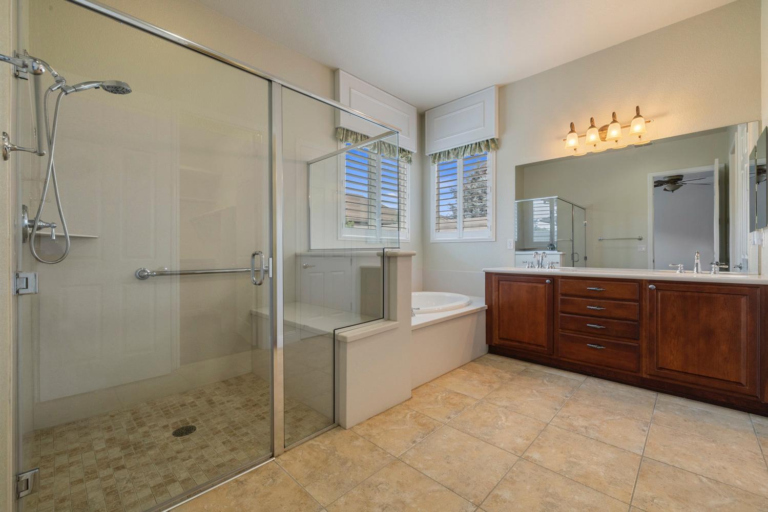 2452 W Belle Glade Ln, Manteca, CA 95336