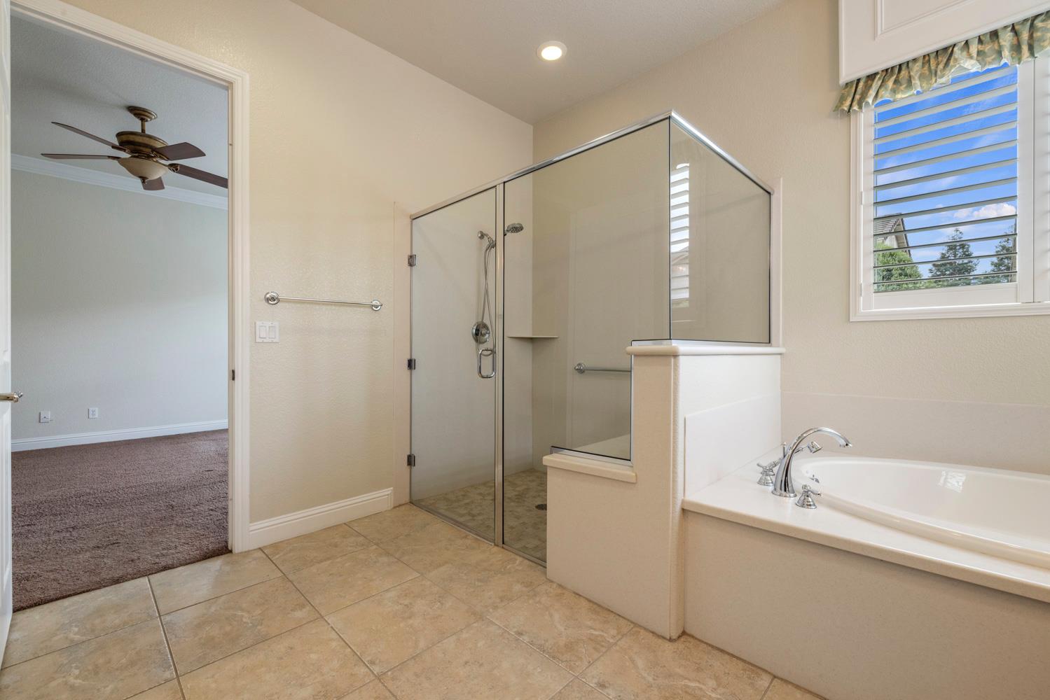 2452 W Belle Glade Ln, Manteca, CA 95336