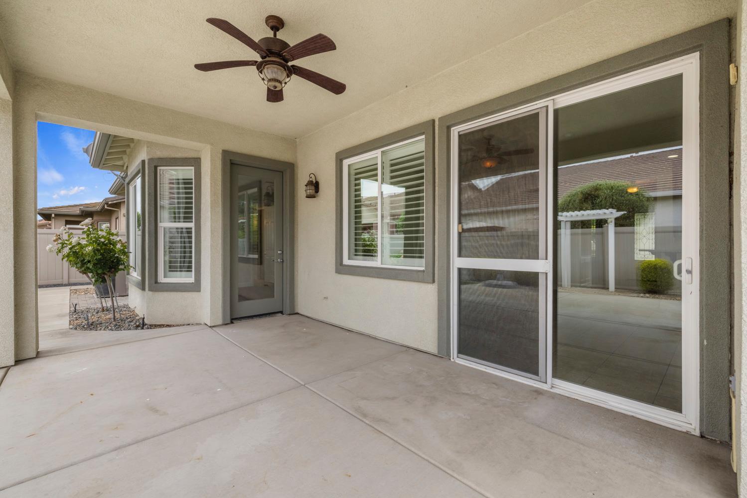 2452 W Belle Glade Ln, Manteca, CA 95336