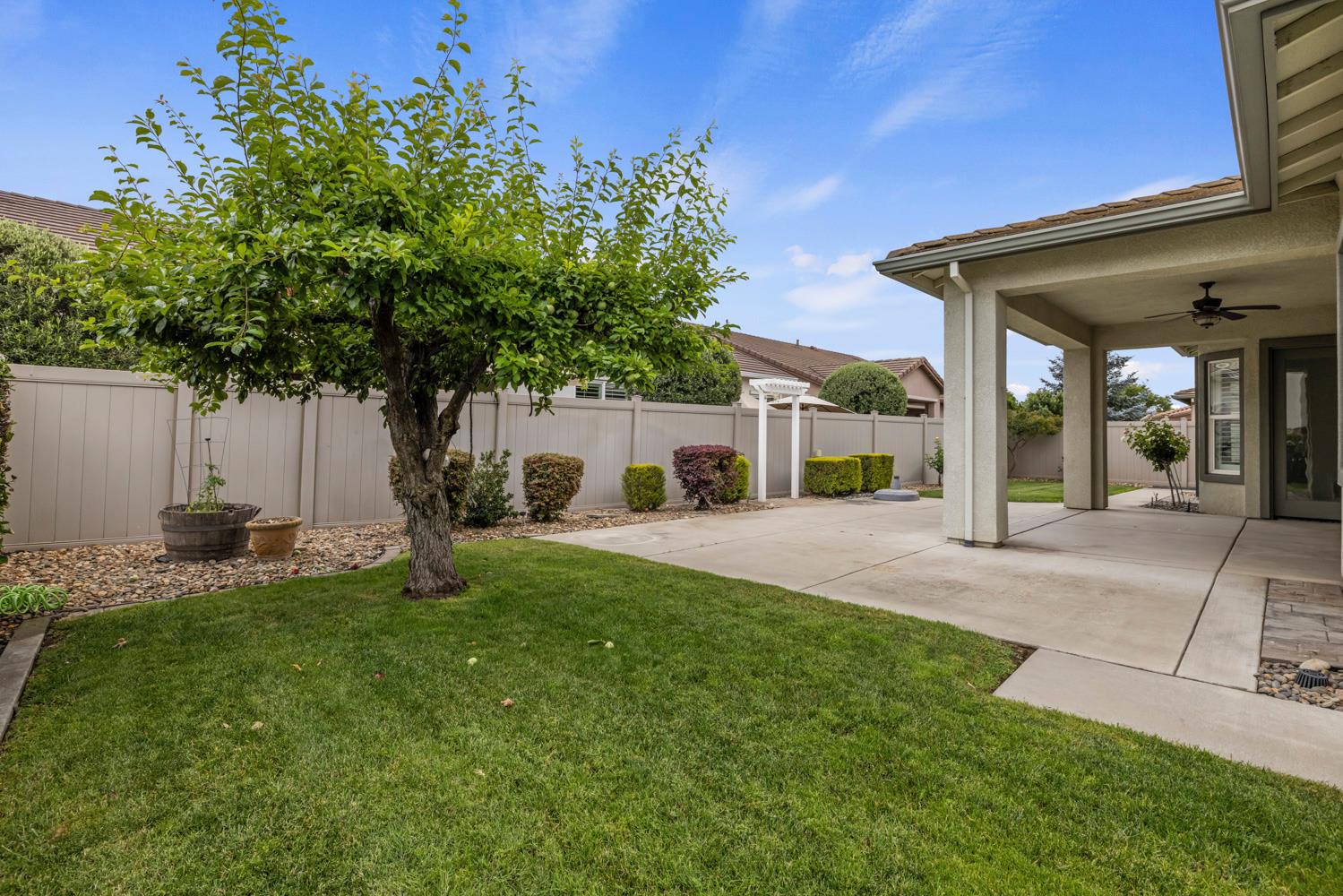 2452 W Belle Glade Ln, Manteca, CA 95336