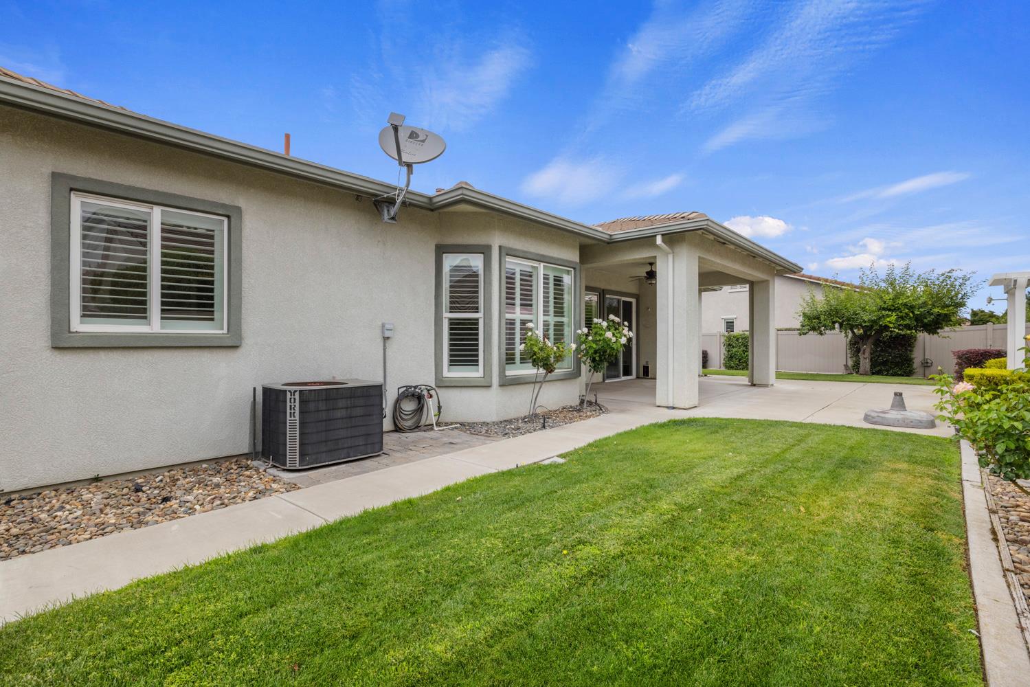 2452 W Belle Glade Ln, Manteca, CA 95336