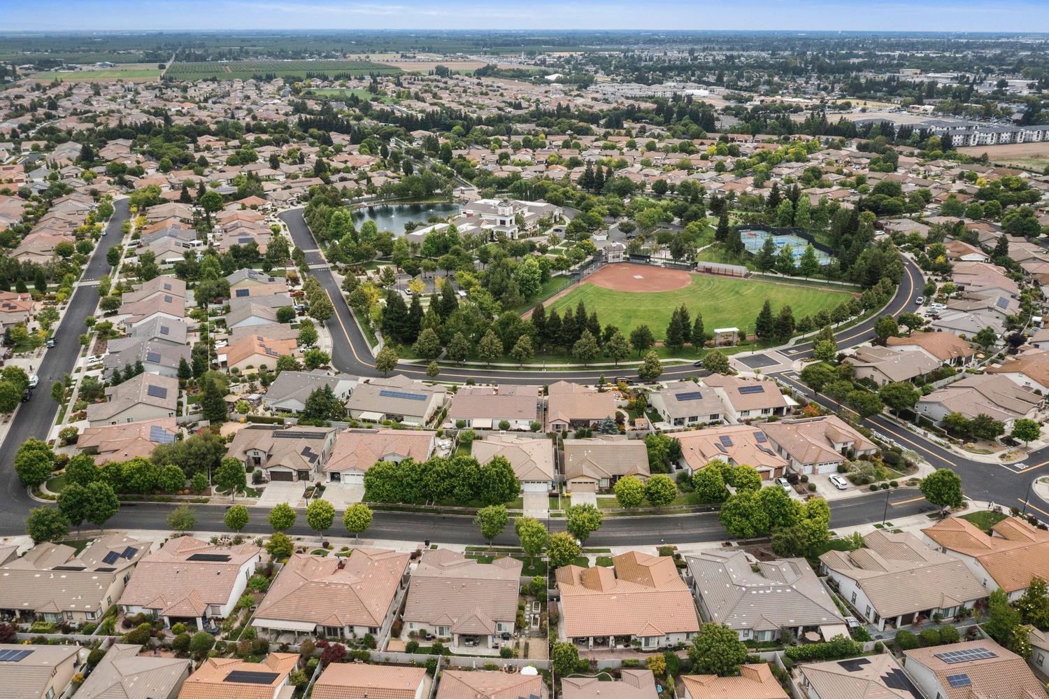 2452 W Belle Glade Ln, Manteca, CA 95336