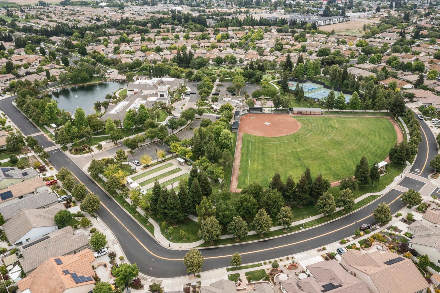 2452 W Belle Glade Ln, Manteca, CA 95336