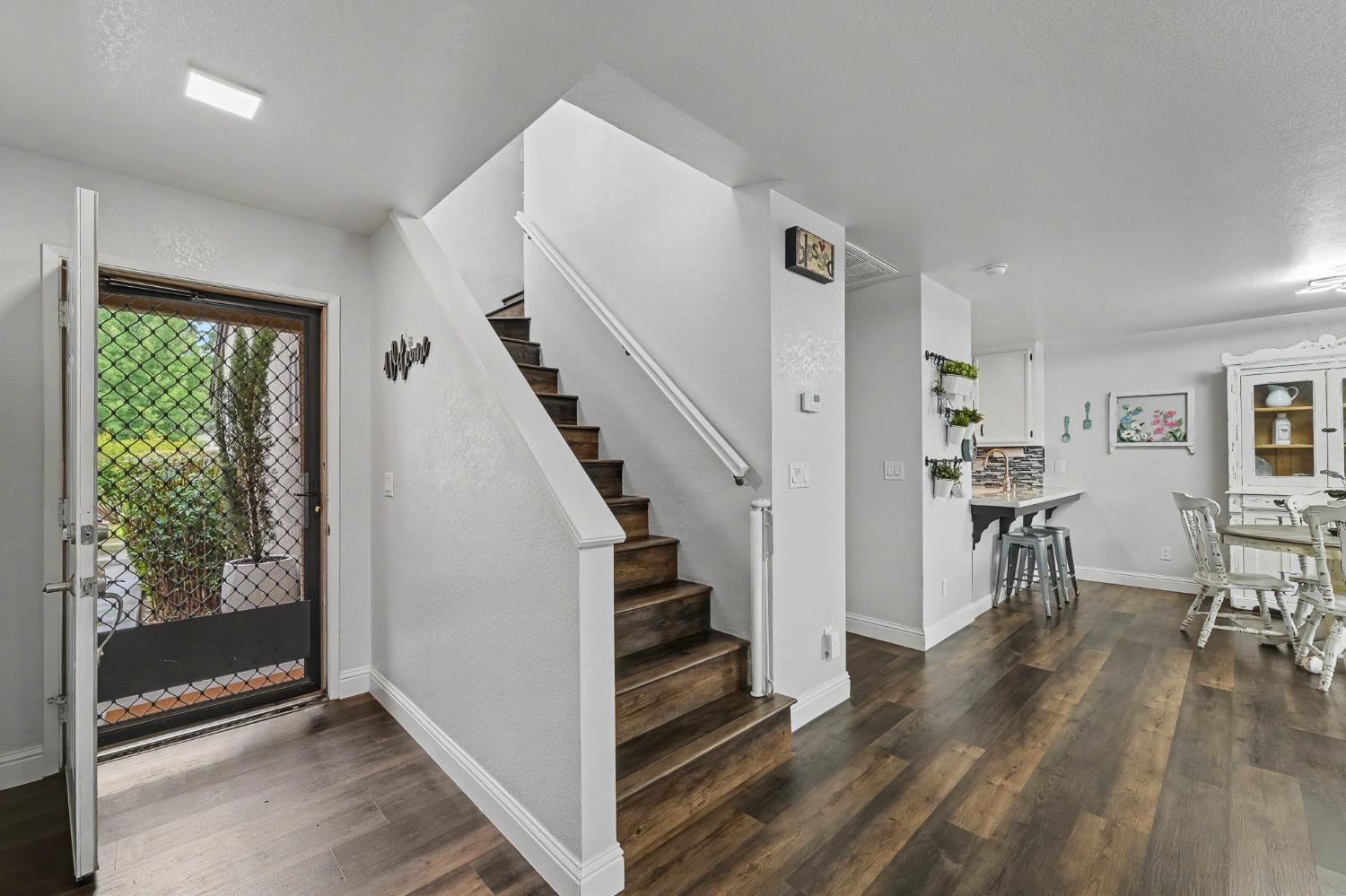 1128 Cedar Creek Dr #3, Modesto, CA 95355