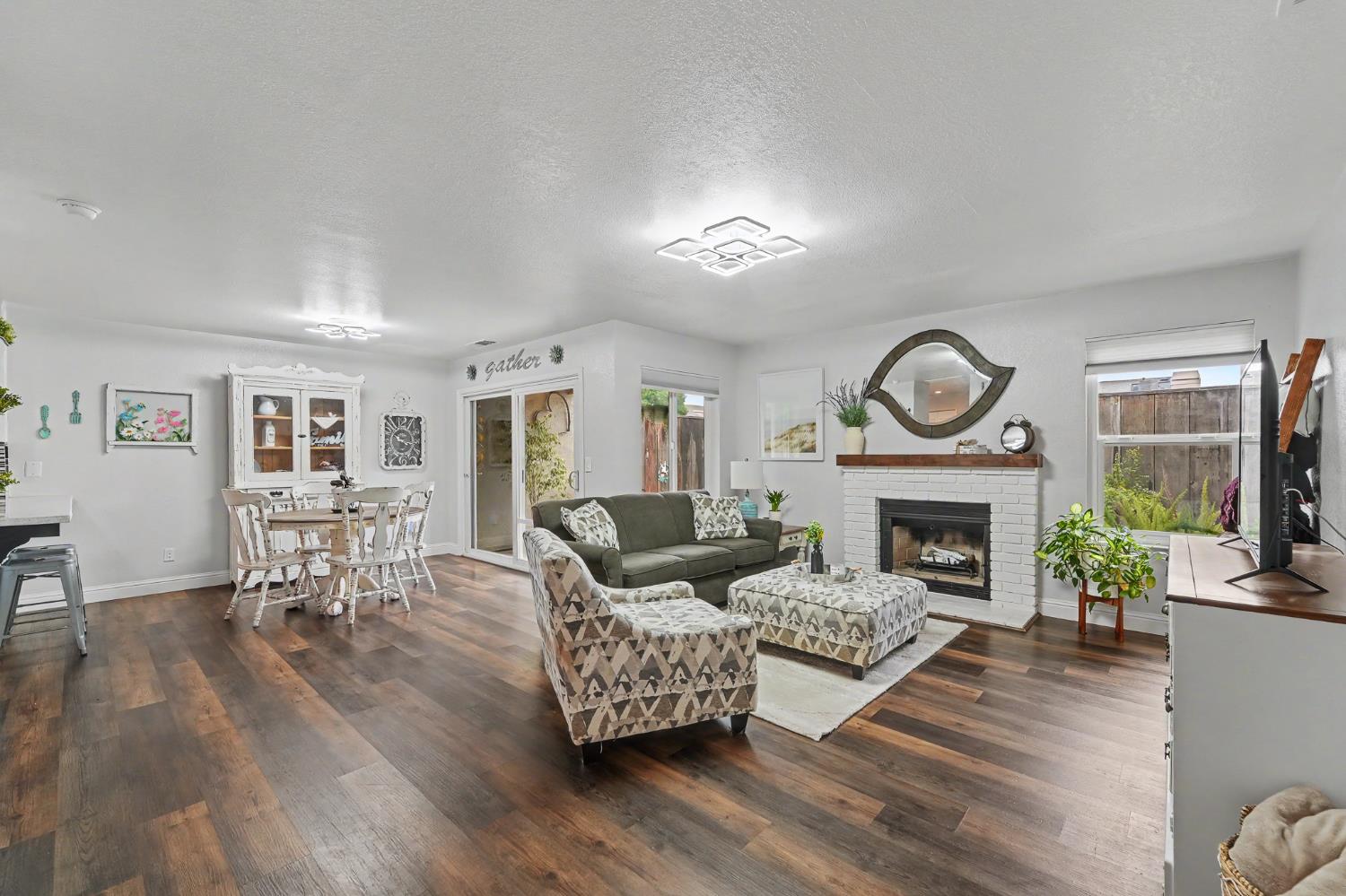 1128 Cedar Creek Dr #3, Modesto, CA 95355