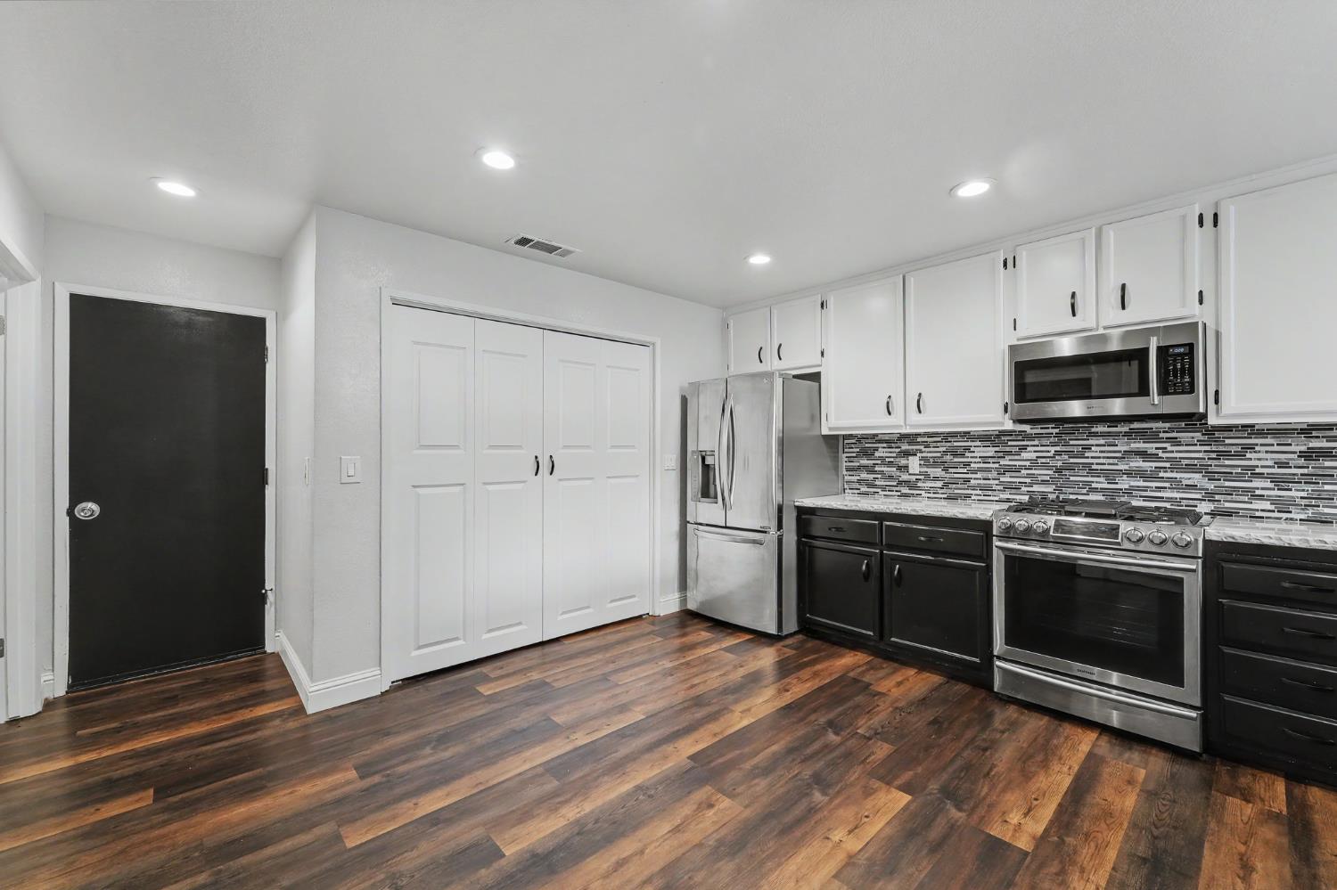 1128 Cedar Creek Dr #3, Modesto, CA 95355