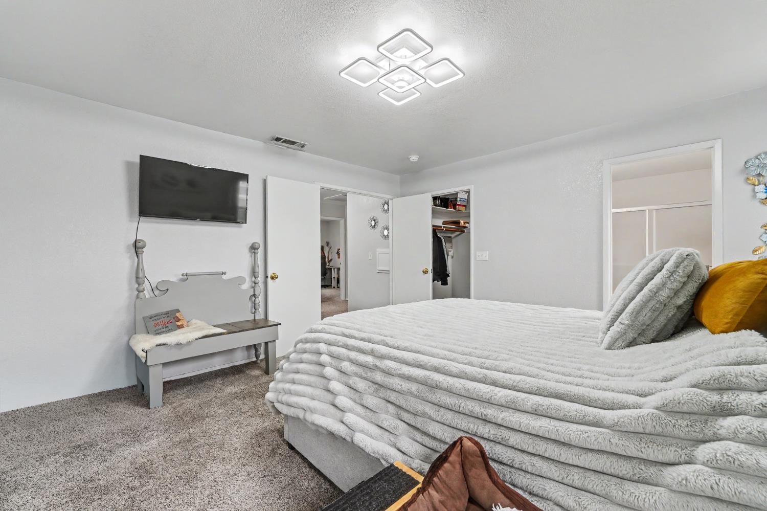 1128 Cedar Creek Dr #3, Modesto, CA 95355