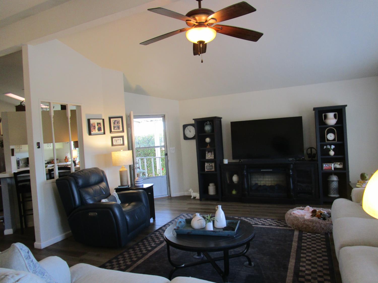 1500 Held Dr #94, Modesto, CA 95355