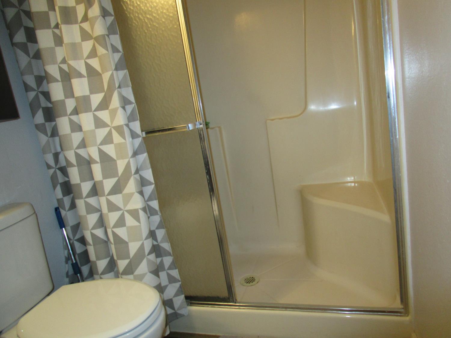 1500 Held Dr #94, Modesto, CA 95355