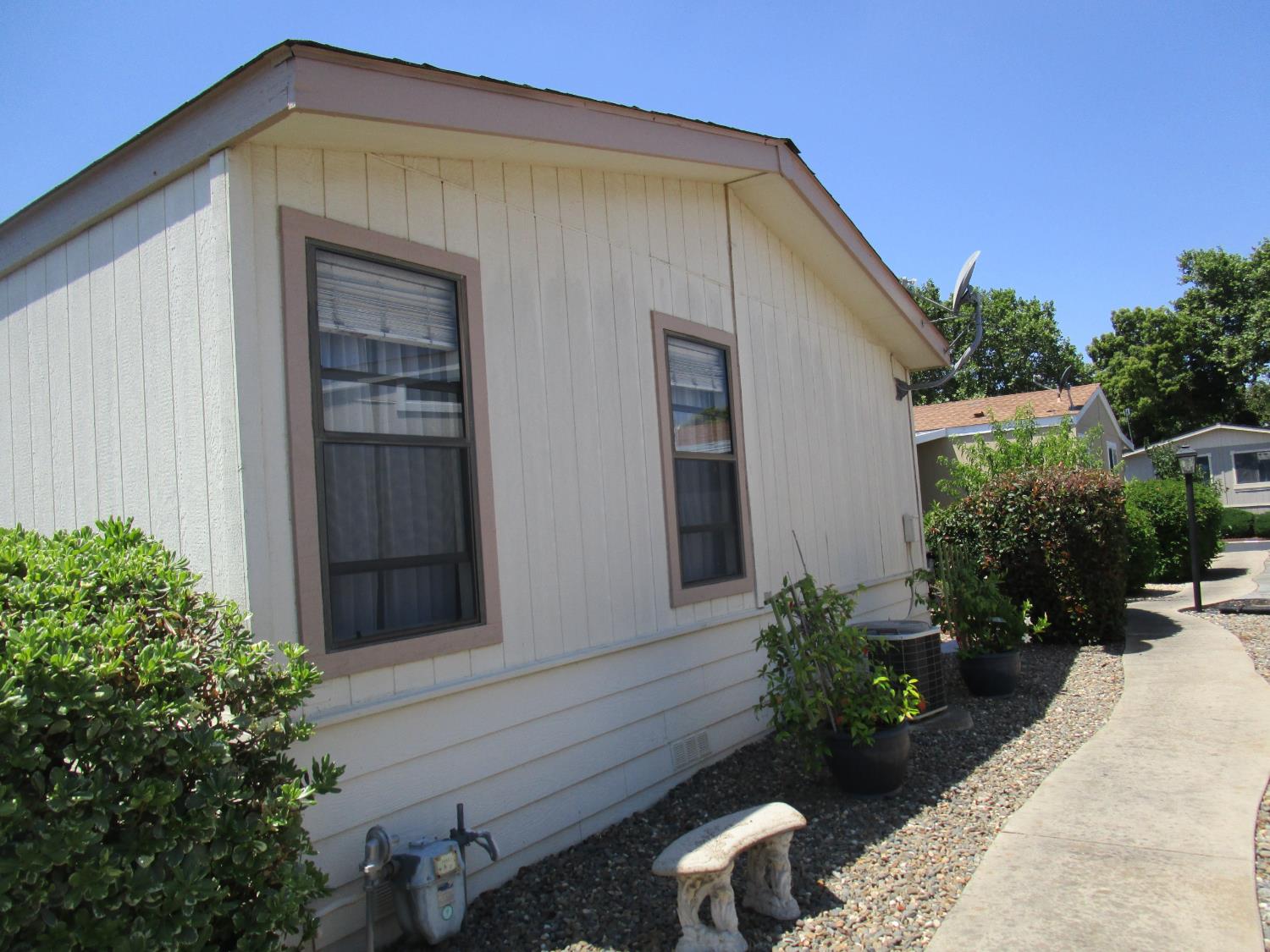 1500 Held Dr #94, Modesto, CA 95355