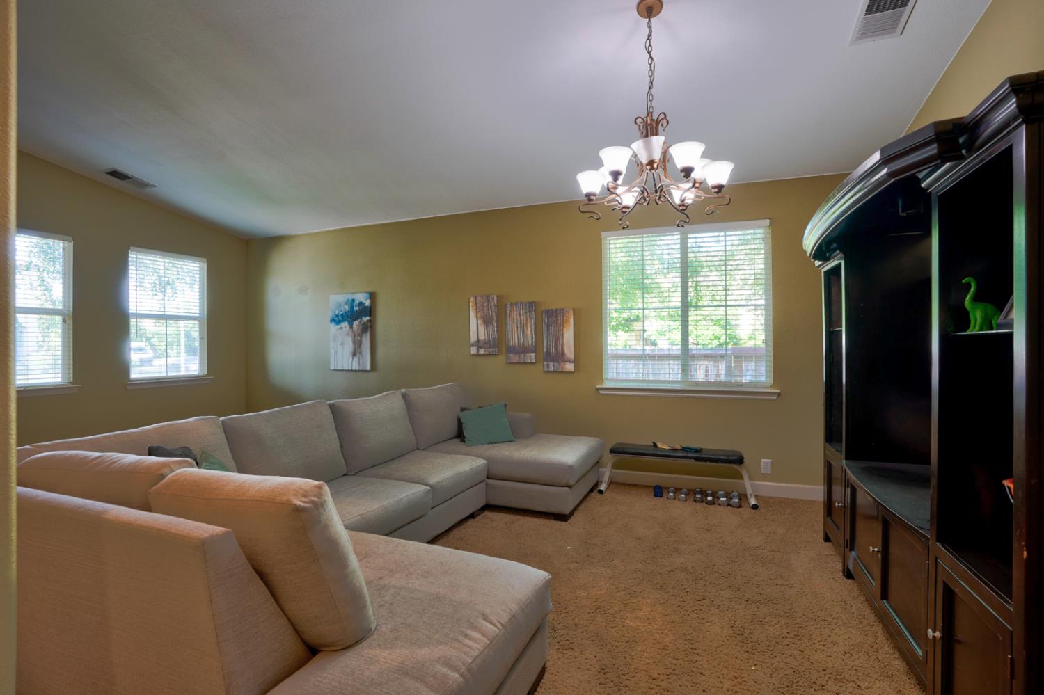 1254 Lurs Ct, Merced, CA 95348