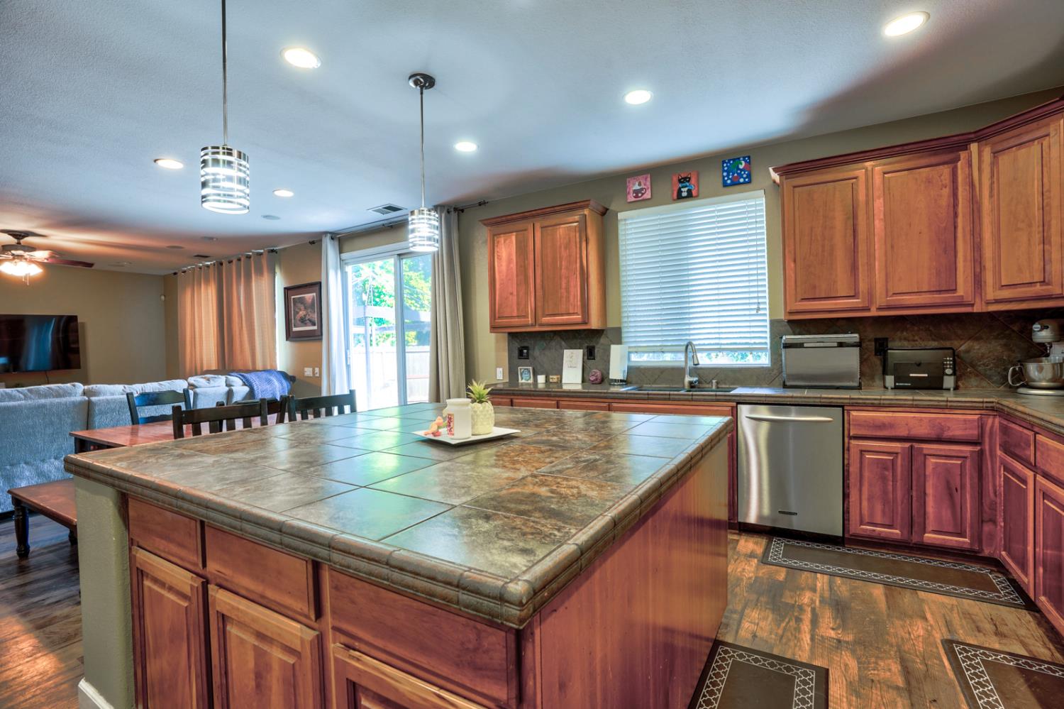 1254 Lurs Ct, Merced, CA 95348