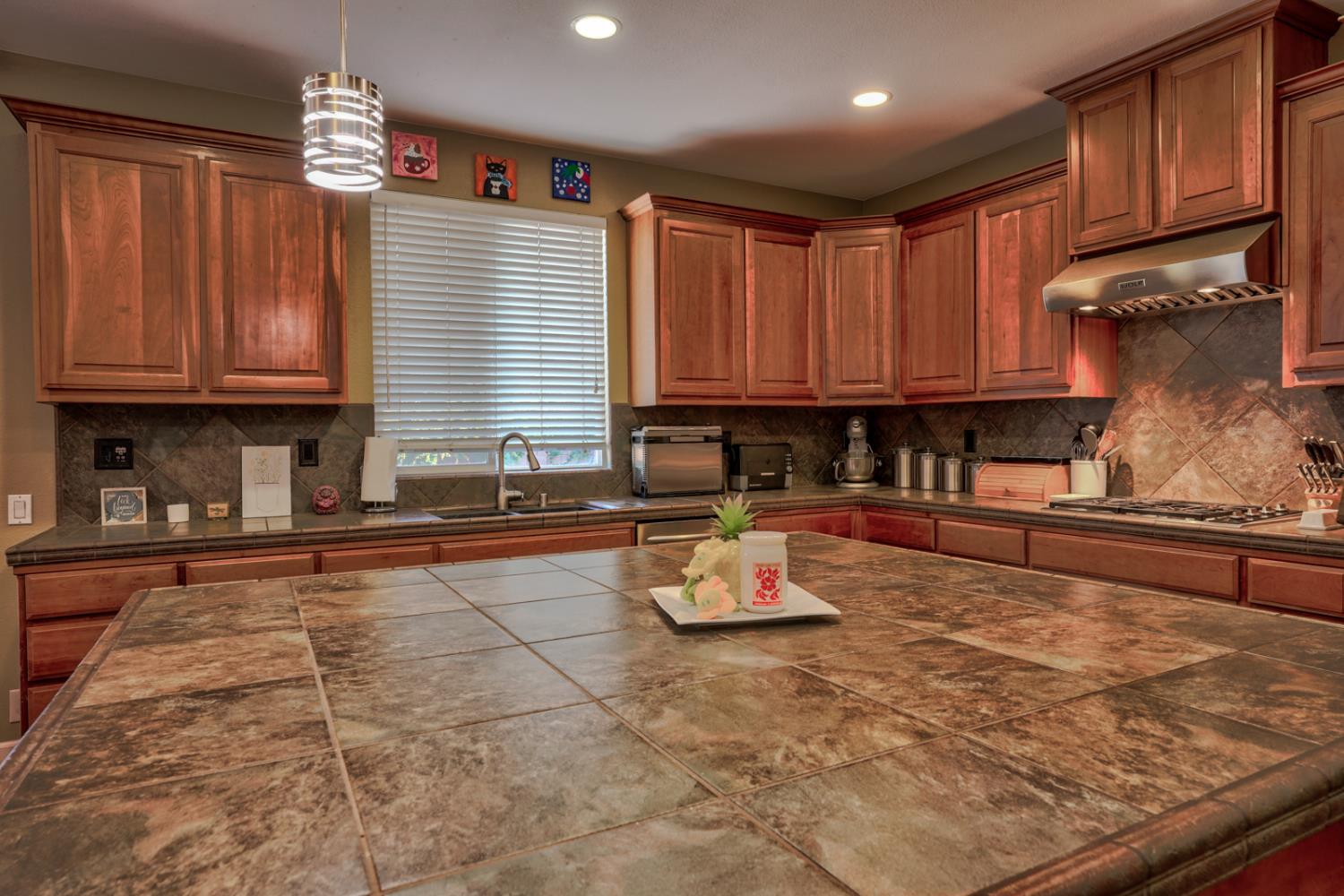 1254 Lurs Ct, Merced, CA 95348
