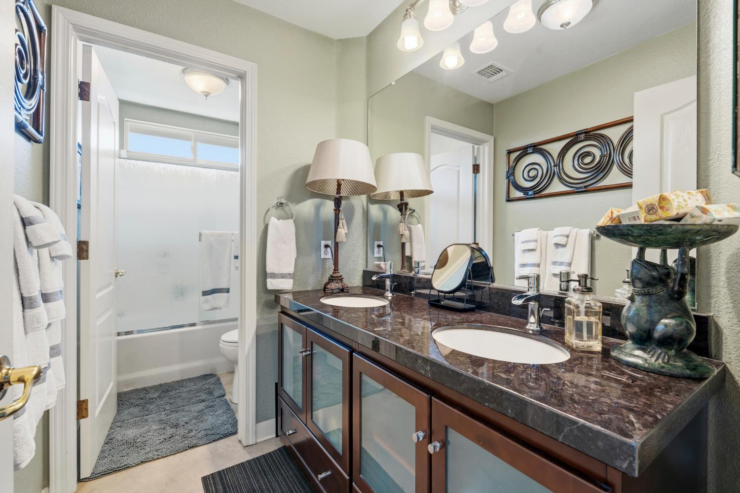 1912 Legend Dr, Modesto, CA 95357