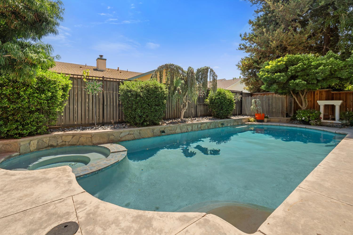 1912 Legend Dr, Modesto, CA 95357