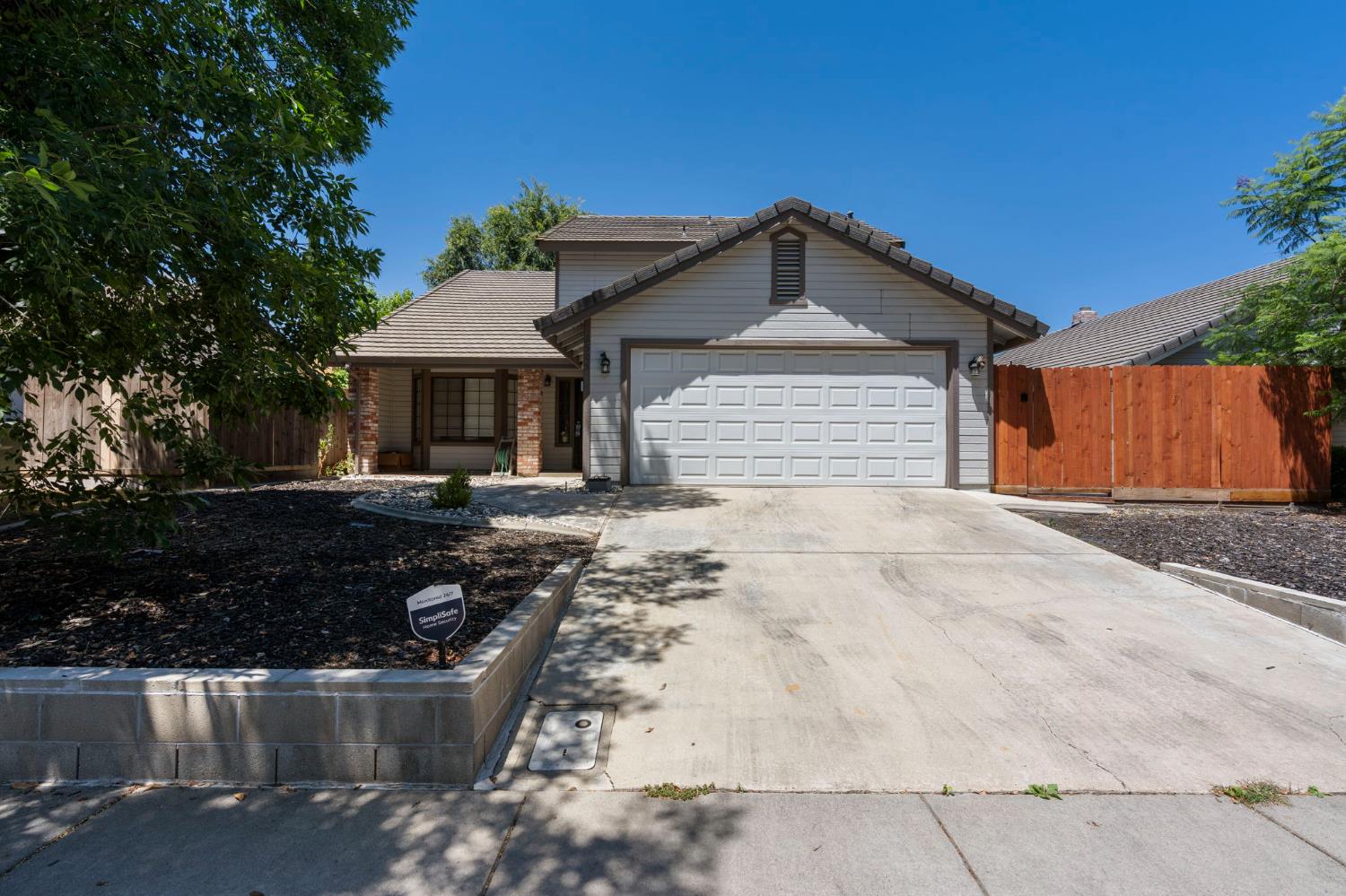 2405 Walnut Park Dr, Modesto, CA 95355