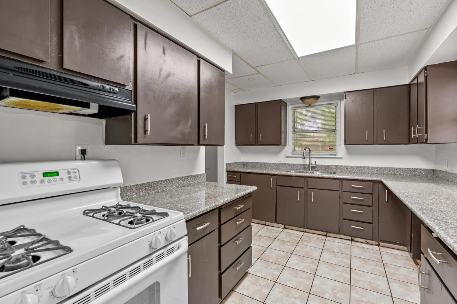 221 ALTURAS, Modesto, CA 95351
