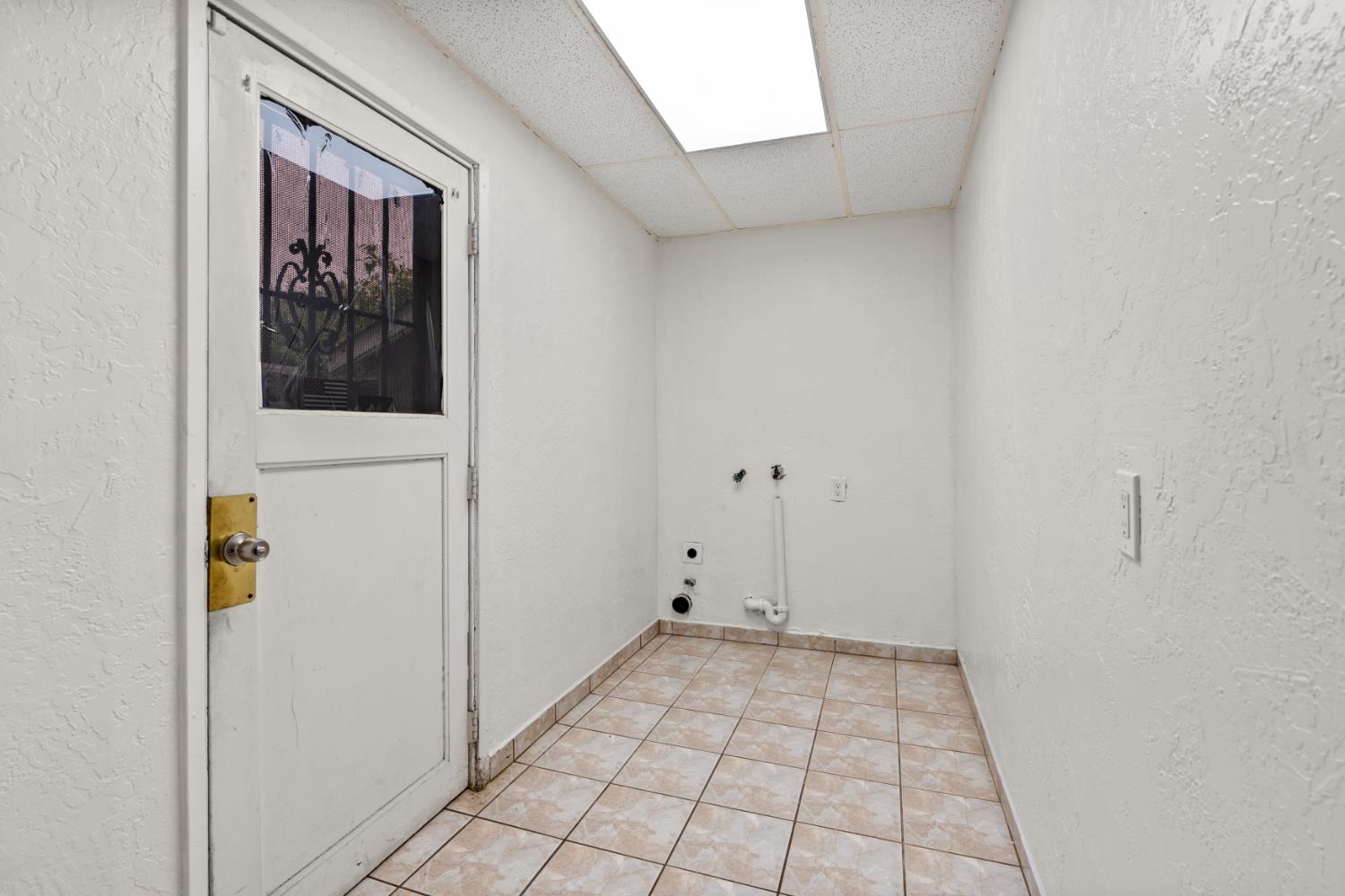 221 ALTURAS, Modesto, CA 95351
