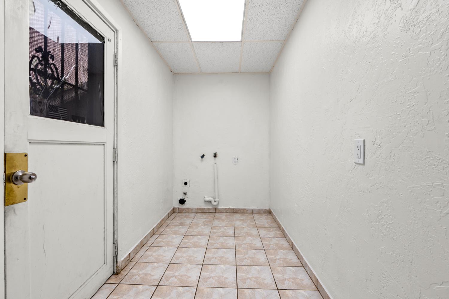 221 ALTURAS, Modesto, CA 95351