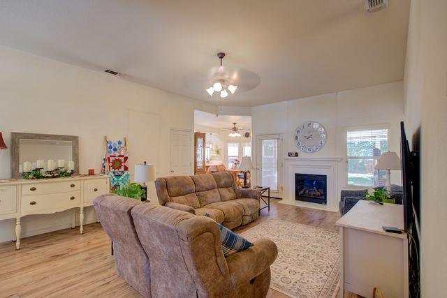 1817 San Gabriel Dr, Hughson, CA 95326