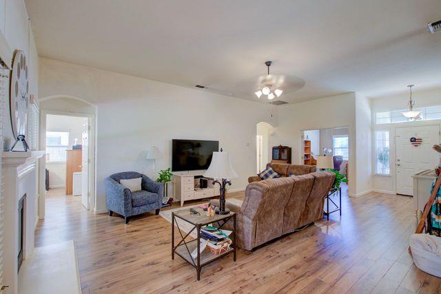 1817 San Gabriel Dr, Hughson, CA 95326