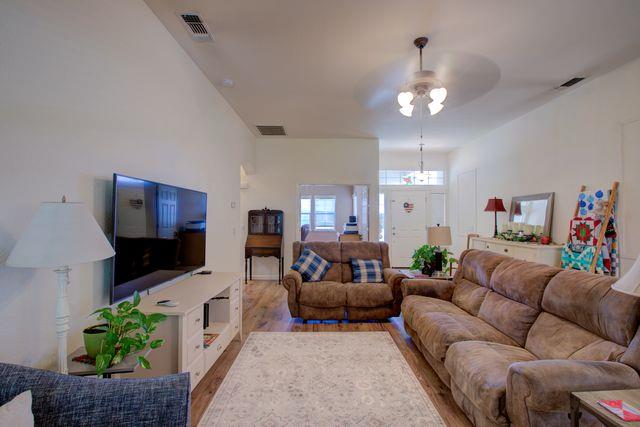 1817 San Gabriel Dr, Hughson, CA 95326