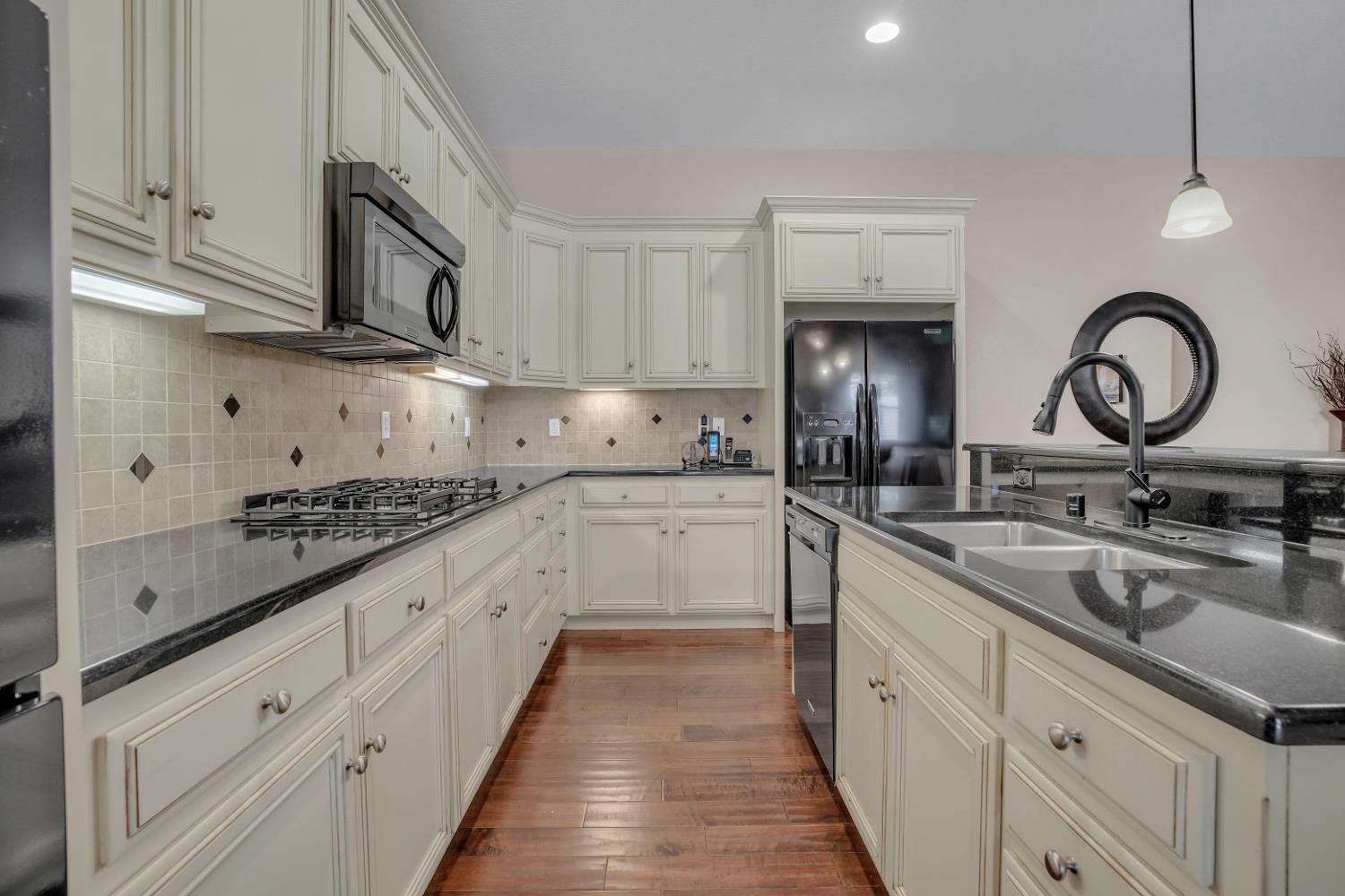2431 Cypress Point Dr, Turlock, CA 95380