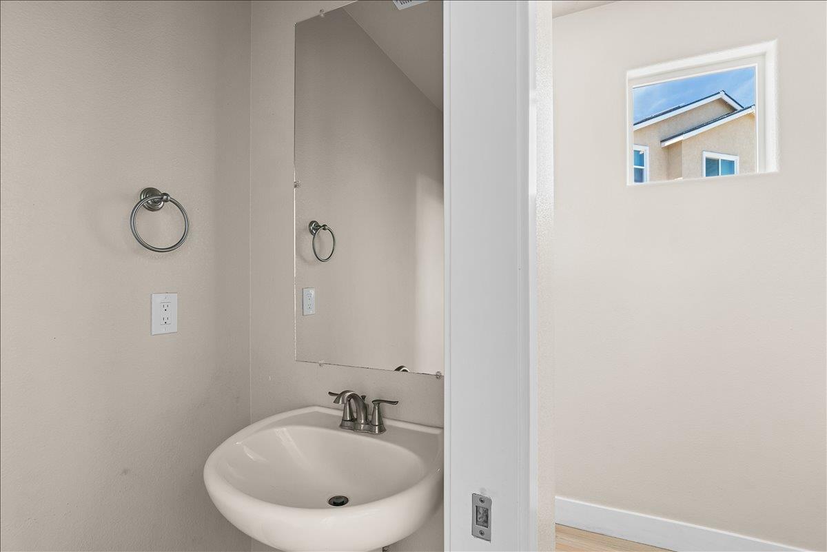 523 Barcelona Ct, Merced, CA 95341