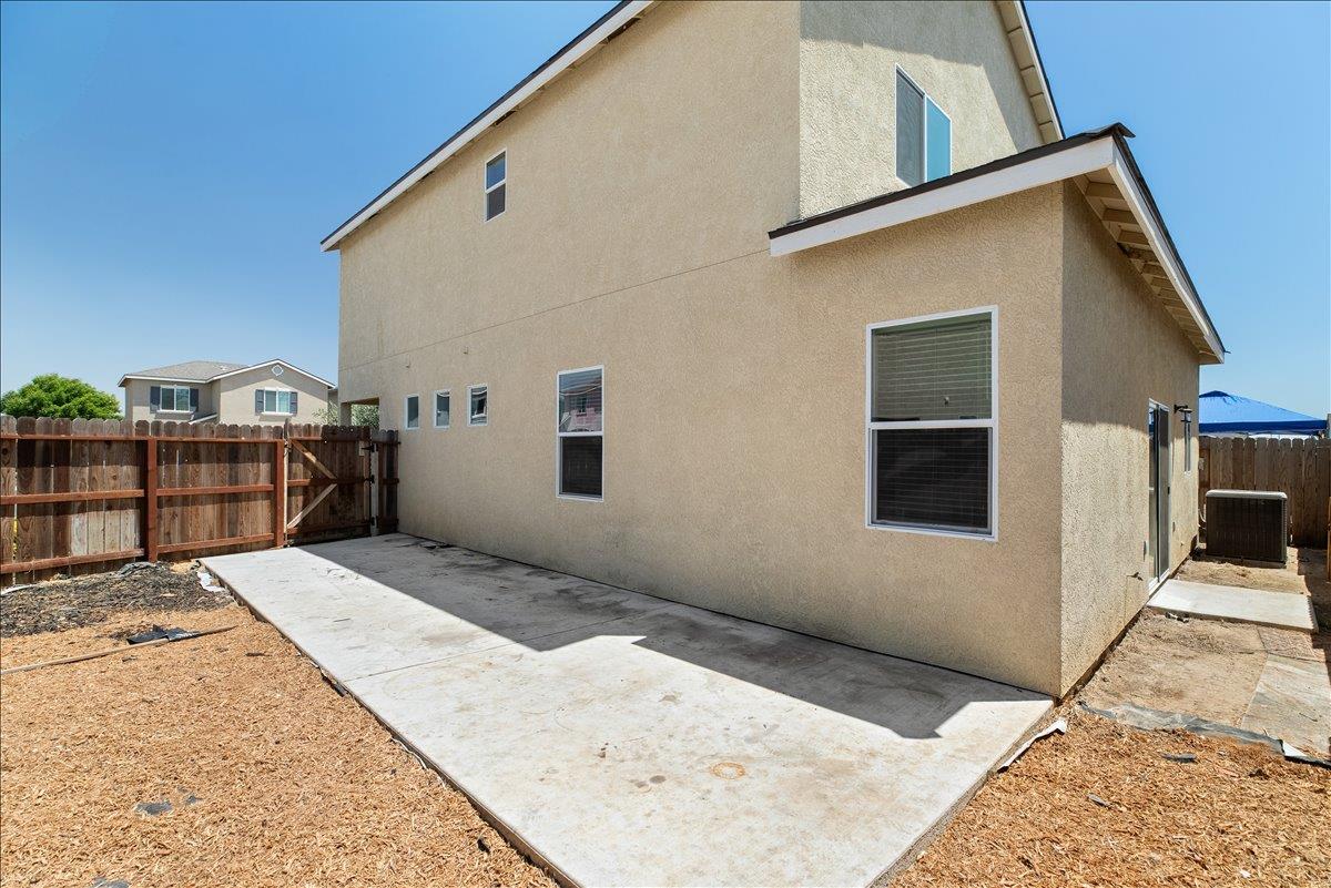 523 Barcelona Ct, Merced, CA 95341