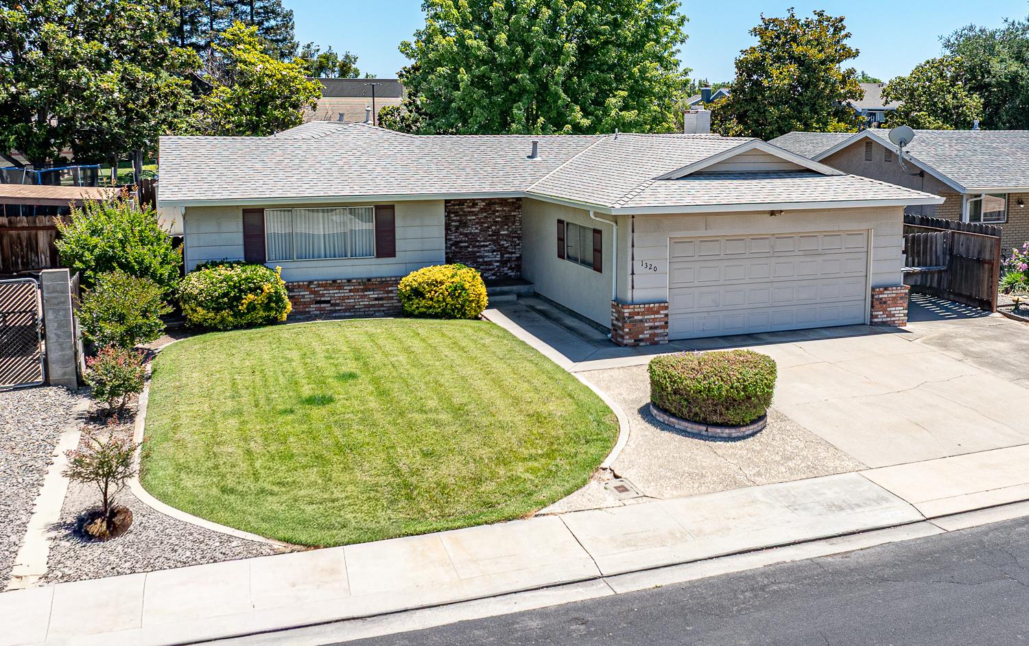 1320 Wylmawood Ln, Modesto, CA 95355