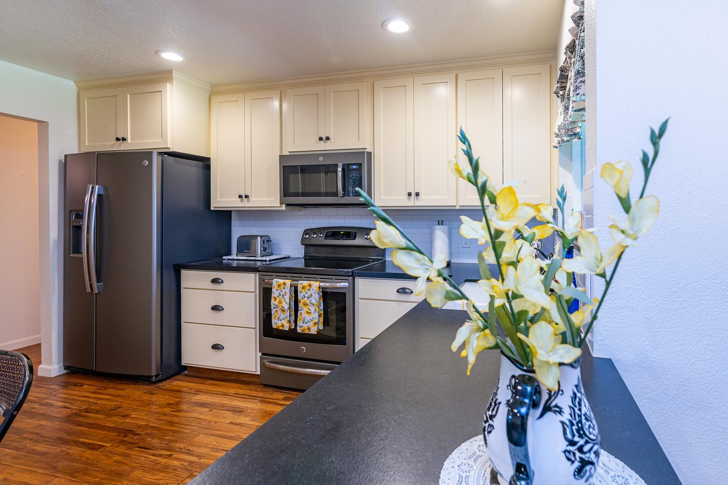 1320 Wylmawood Ln, Modesto, CA 95355