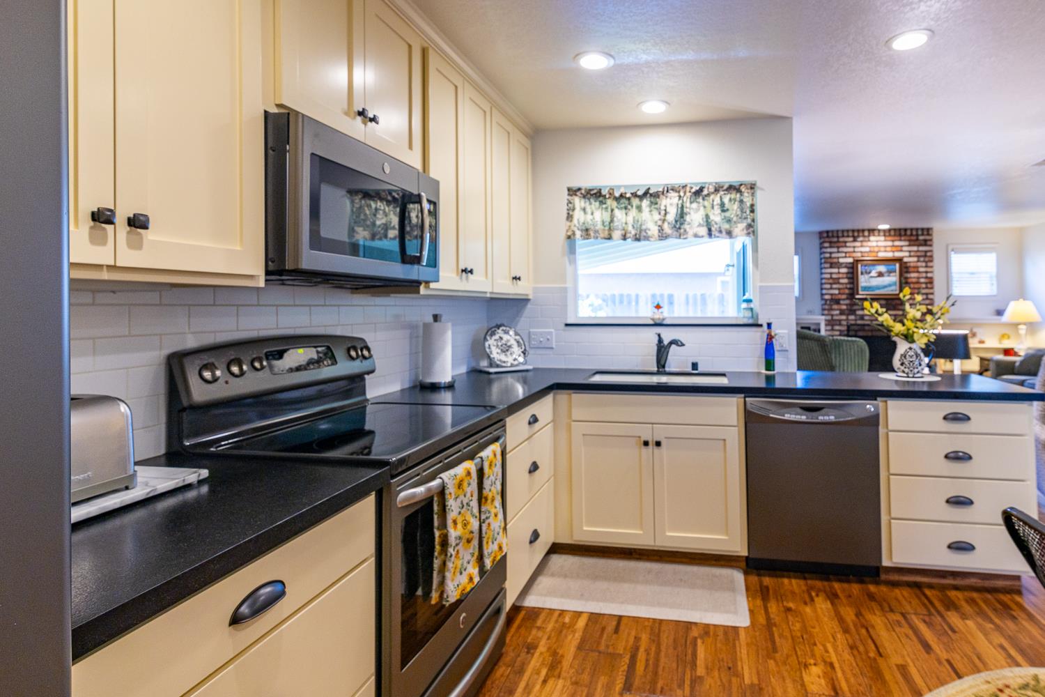 1320 Wylmawood Ln, Modesto, CA 95355