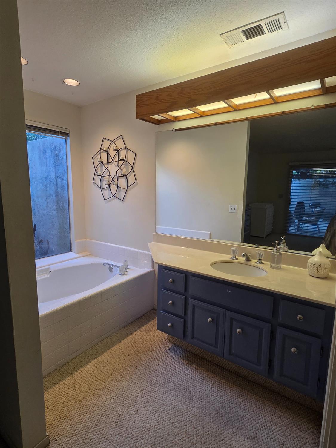 1804 Oak Leaf Dr, Modesto, CA 95354