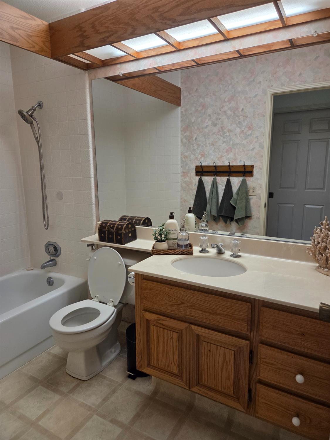 1804 Oak Leaf Dr, Modesto, CA 95354