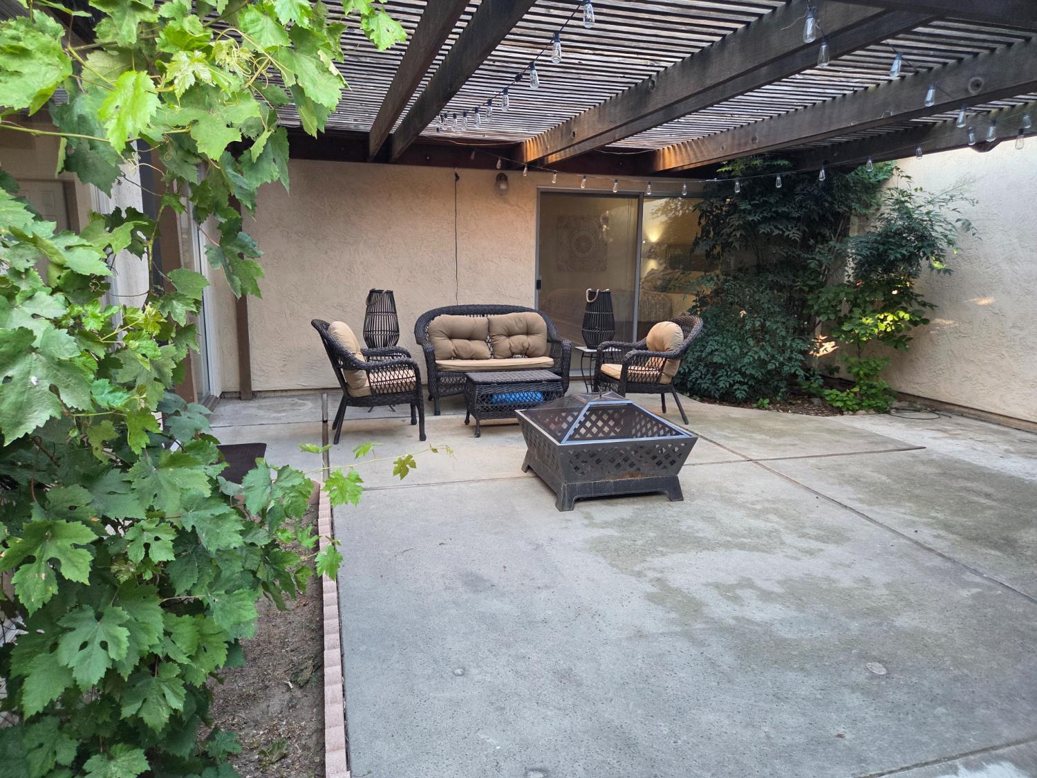 1804 Oak Leaf Dr, Modesto, CA 95354