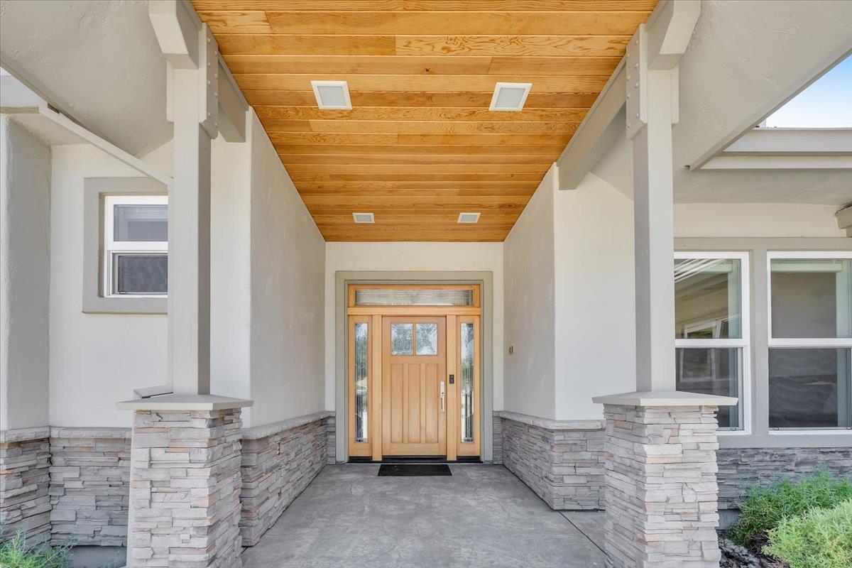 421 Sanguinetti Dr, Copperopolis, CA 95228