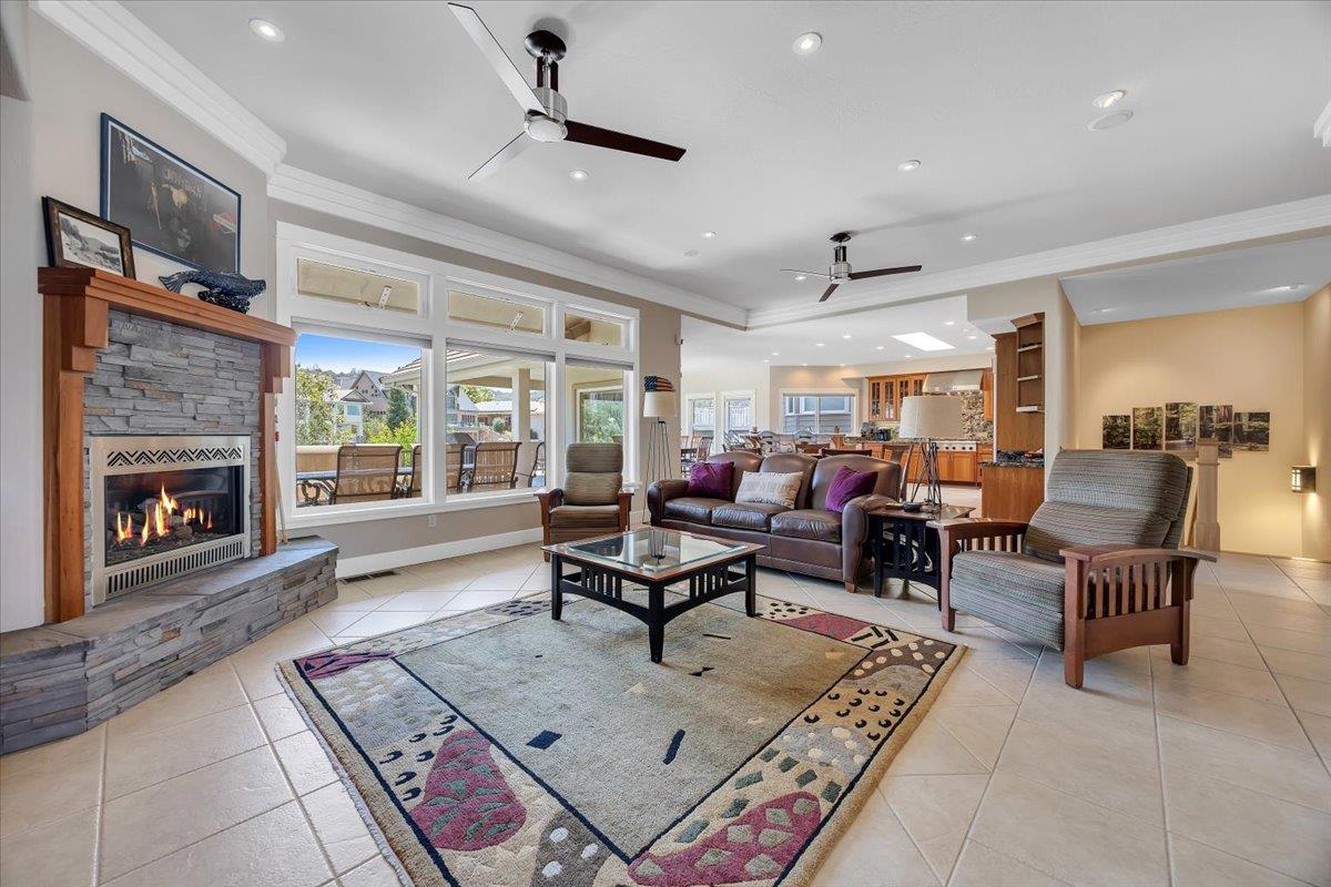 421 Sanguinetti Dr, Copperopolis, CA 95228